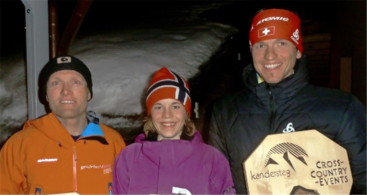 Die fünffache Gesamtsiegerin Susi Meinen flankiert von Masterssieger Toni Dinkel und Männersieger Roland Zwahlen.