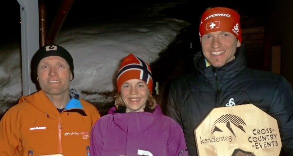 Die fünffache Gesamtsiegerin Susi Meinen flankiert von Masterssieger Toni Dinkel und Männersieger Roland Zwahlen.