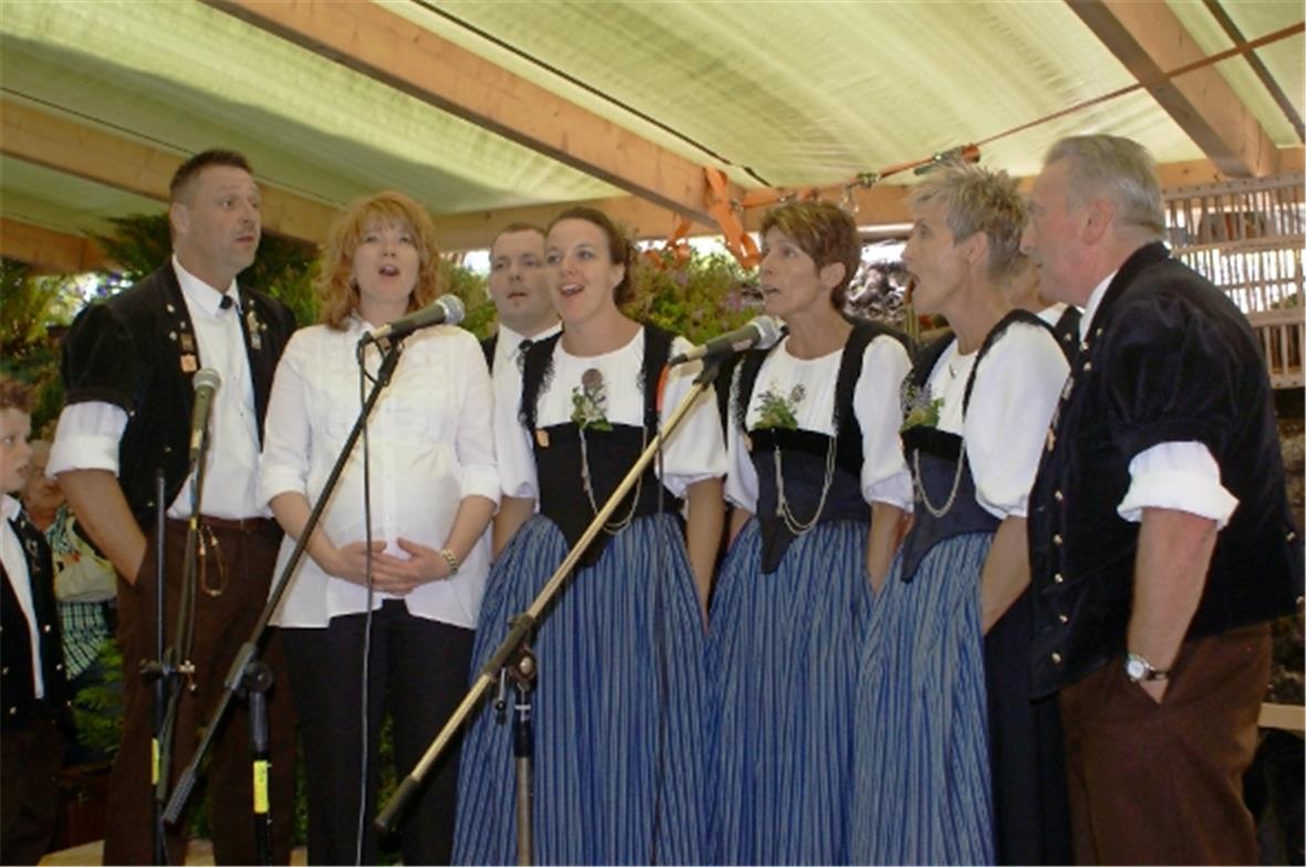 Walliser-Dütsch und Munder-Müsig am Jodler-Open-Air Die gastgebenden «Horejodler» aus dem Diemtigtal.