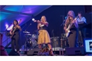 Die gebürtige Ost-Deutsche Stefanie Hertel sorgte mit ihrer Dirndl-Rockband für ...