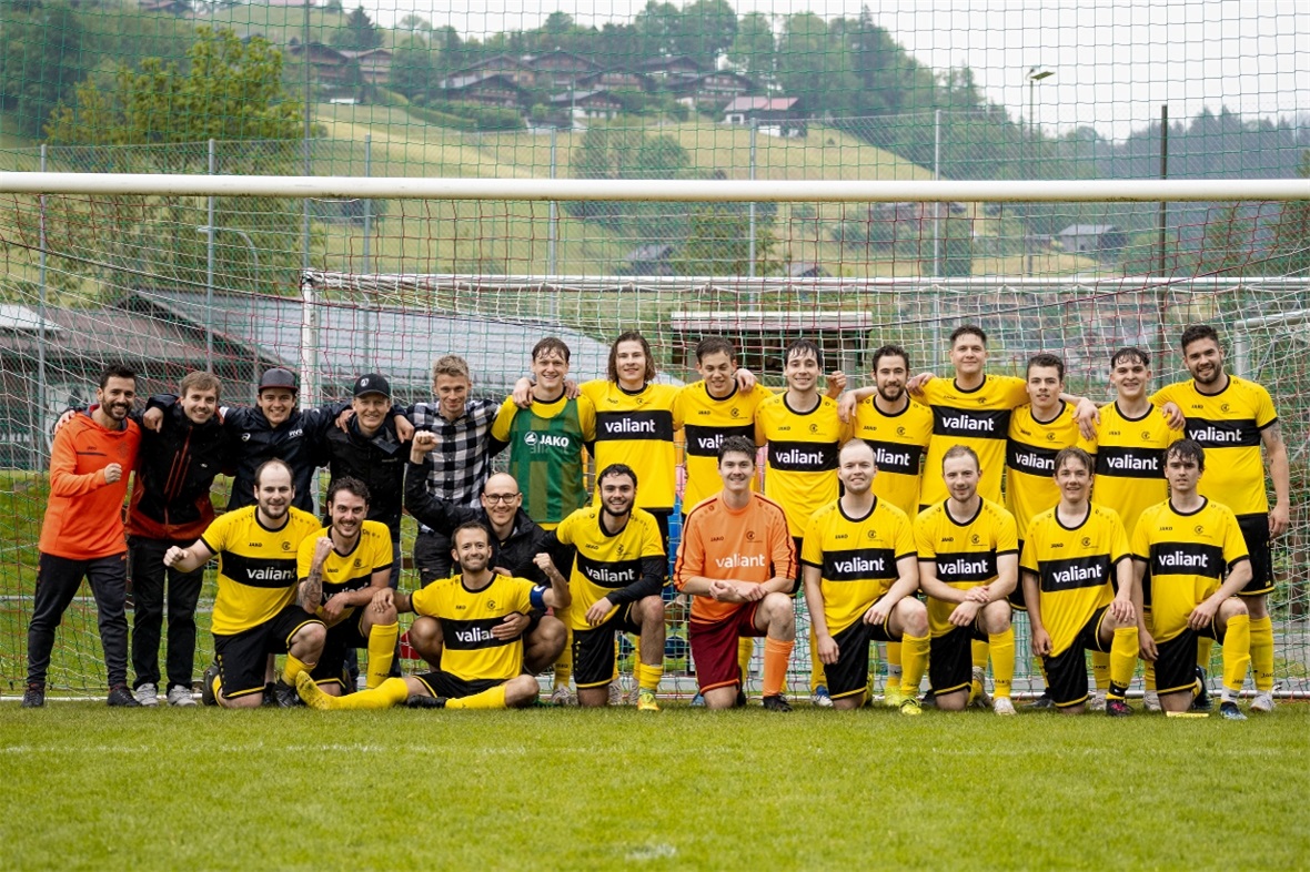 Die gemeinsame Mannschaft der 5. Liga: Nun hat es mit der Meisterschaft geklapt.