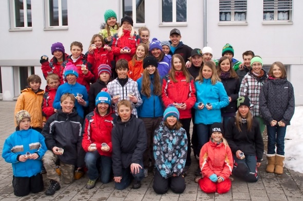 Die glücklichen Medaillengewinner der diesjährigen Wintersport-Wettkämpfe.