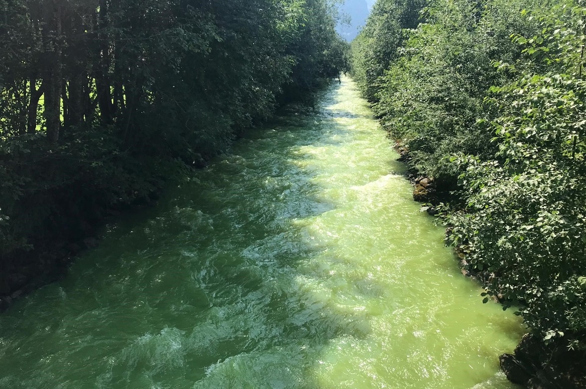 Die grüne Simme am 26. Juli 2019 im Schadauli.