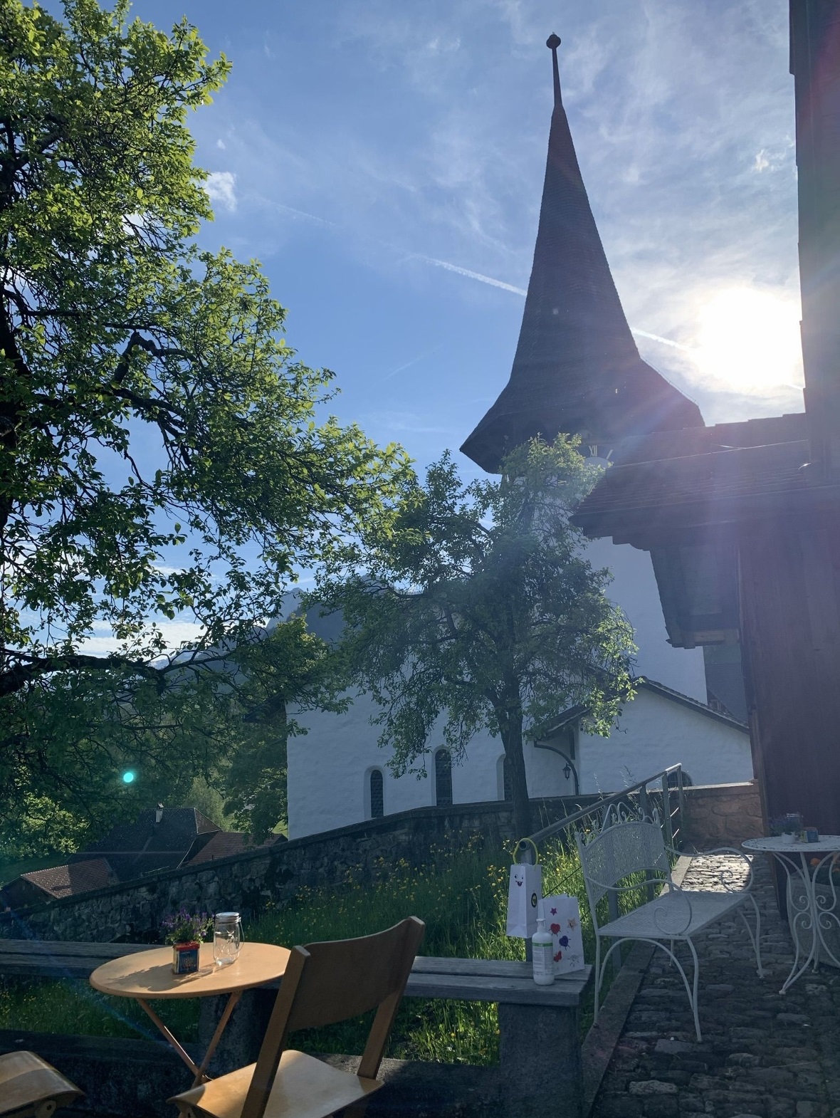 Die heimeligen Sitzplätze auf dem Terässeli des Wöschhüsi luden mit Blick auf di...