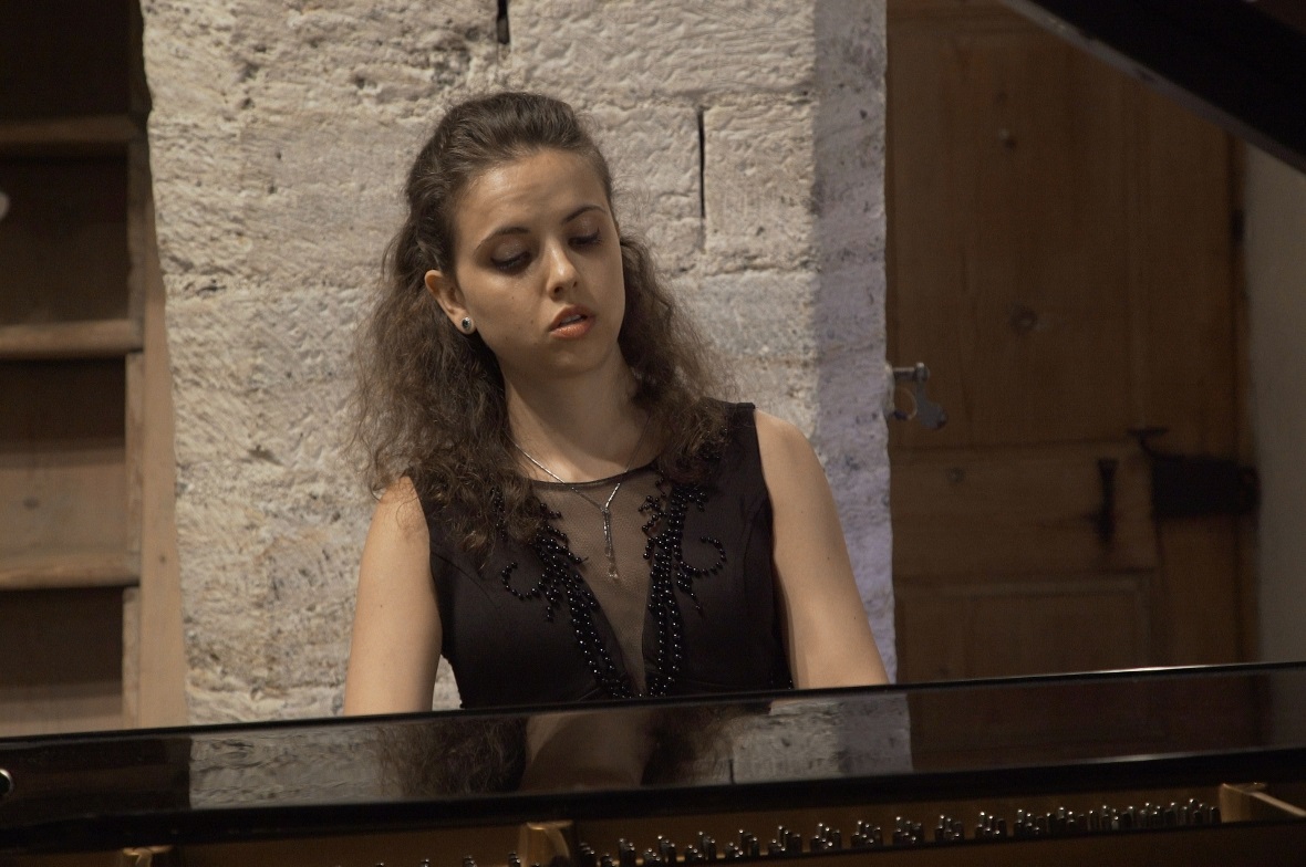 Die junge Künstlerin Elena Nefedova: Feinsinnig und doch stark – der Komposition verpflichtet und doch eigenständig als Interpretin.