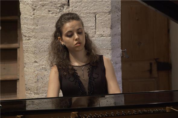 Die junge Künstlerin Elena Nefedova: Feinsinnig und doch stark – der Komposition verpflichtet und doch eigenständig als Interpretin.