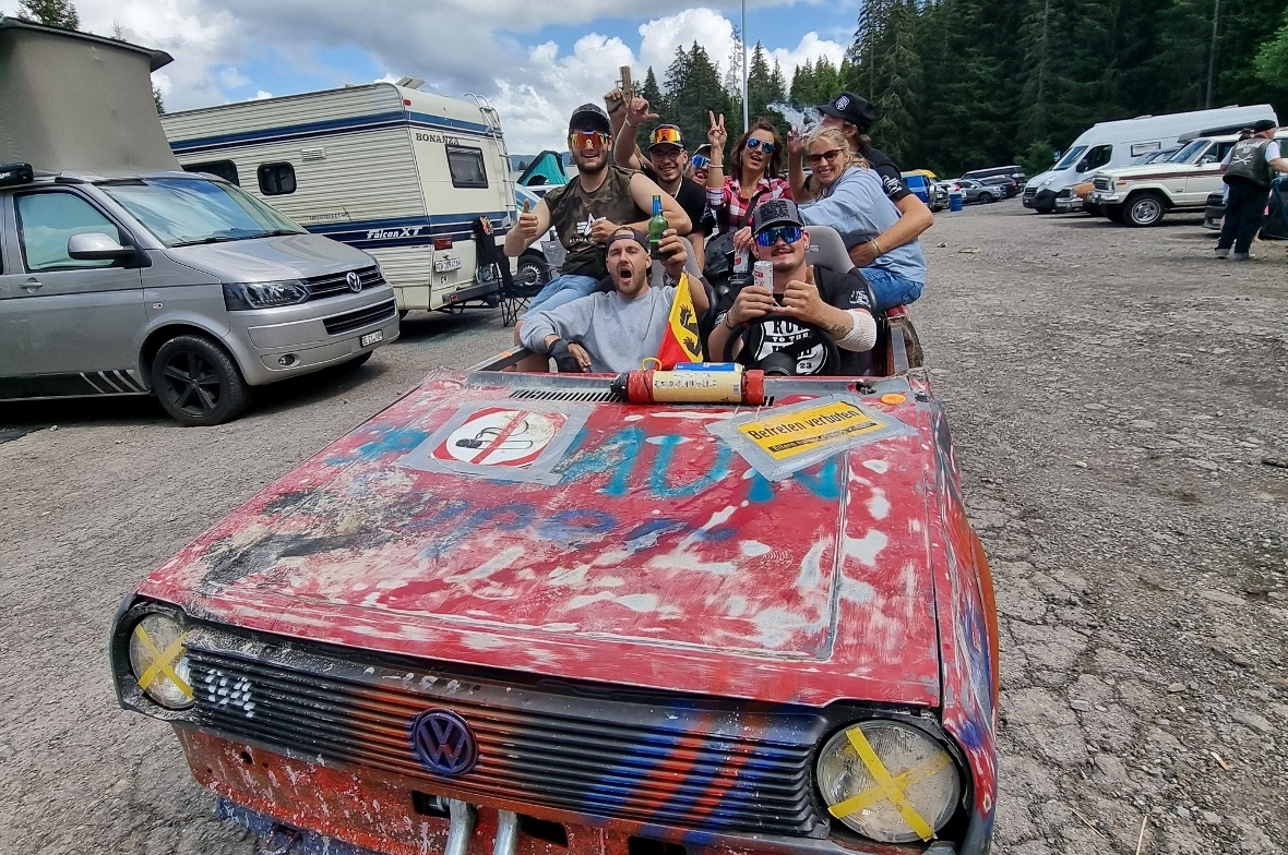 Die jungen Leute aus Interlaken und Thun genossen den Samstag auf dem Jaun.