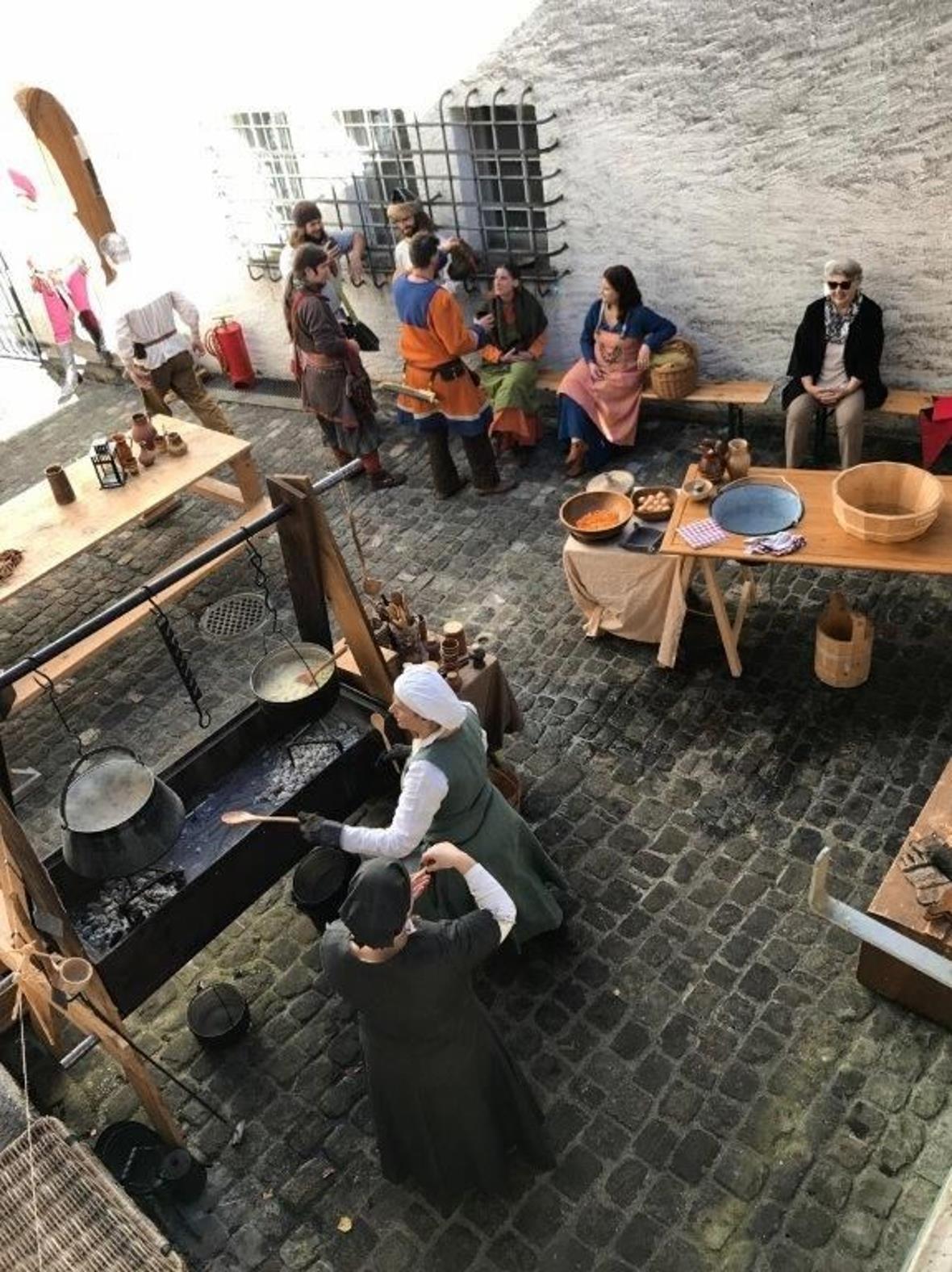 Die mittelalterliche Küche