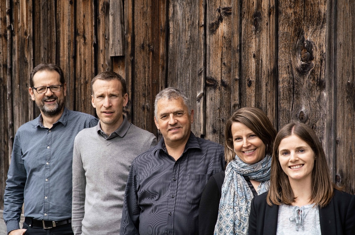 Die neue Geschäftsleitung der Tourismusorganisation Adelboden-Lenk-Kandersteg: Sandro Rubin, Dominique Lüthy, René Müller (VR-Präsident), Sarah Oester-Künzi und Corinne von Bergen