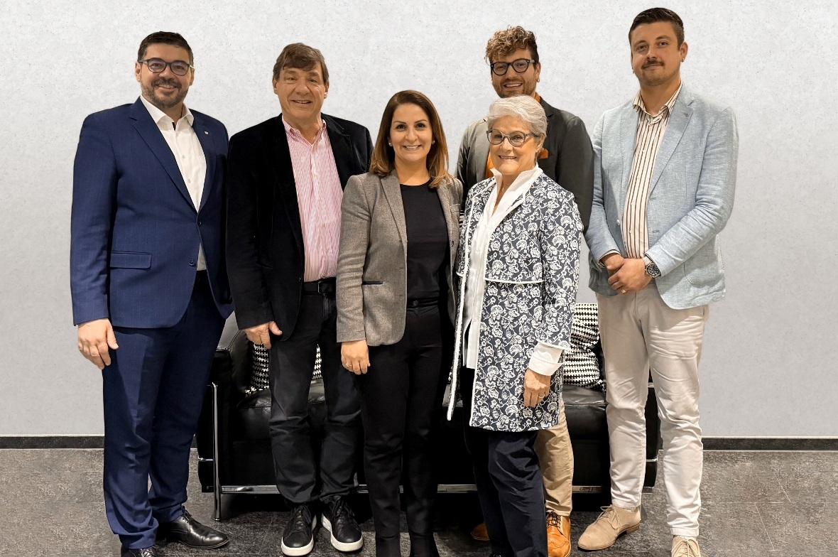 Die neue Geschäftsleitung (von links): Laurent Schenk, VR-Präsident Roland Berger, Güler Bozkiraç, Besitzerin Benzli Opprecht, Adriano Michel Votta, Christian Burkhard.