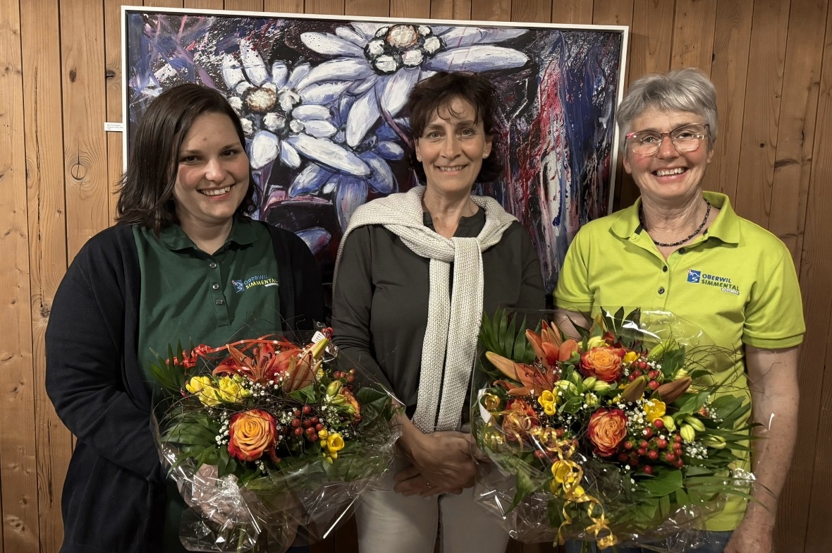 Die neue Präsidentin Sheila Klopfenstein, Jasmin Abbühl (neues Vorstandsmitglied) und die abtretende Präsidentin Susanna Stocker.