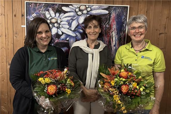 Die neue Präsidentin Sheila Klopfenstein, Jasmin Abbühl (neues Vorstandsmitglied) und die abtretende Präsidentin Susanna Stocker.