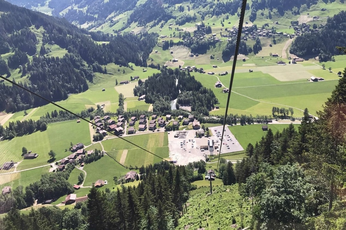 Die neuen Häuser sollen auf dem linken Parkplatz, am Standort der alten Talstation, gebaut werden.