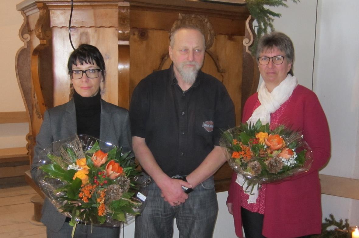 Die neuen Pfarrerinnen Manuela Ott (links) und Petra Freyer-Gischkat (rechts) mit dem neugewählten Kirchgemeinderat Jürg Kneubühl.