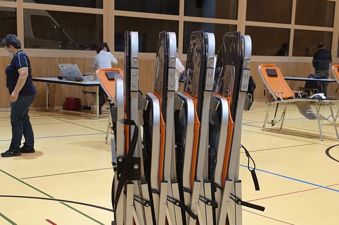 Die praktischen Liegen bereit zum Abtransport.