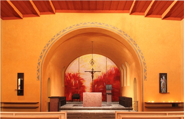 Die röm.-kath. Kirche Gstaad ist in den originalen Farben von 1929/30 gestrichen worden. Ziörjen GmbH Lenk gewinnt mit diesem Auftrag den 1. Preis.