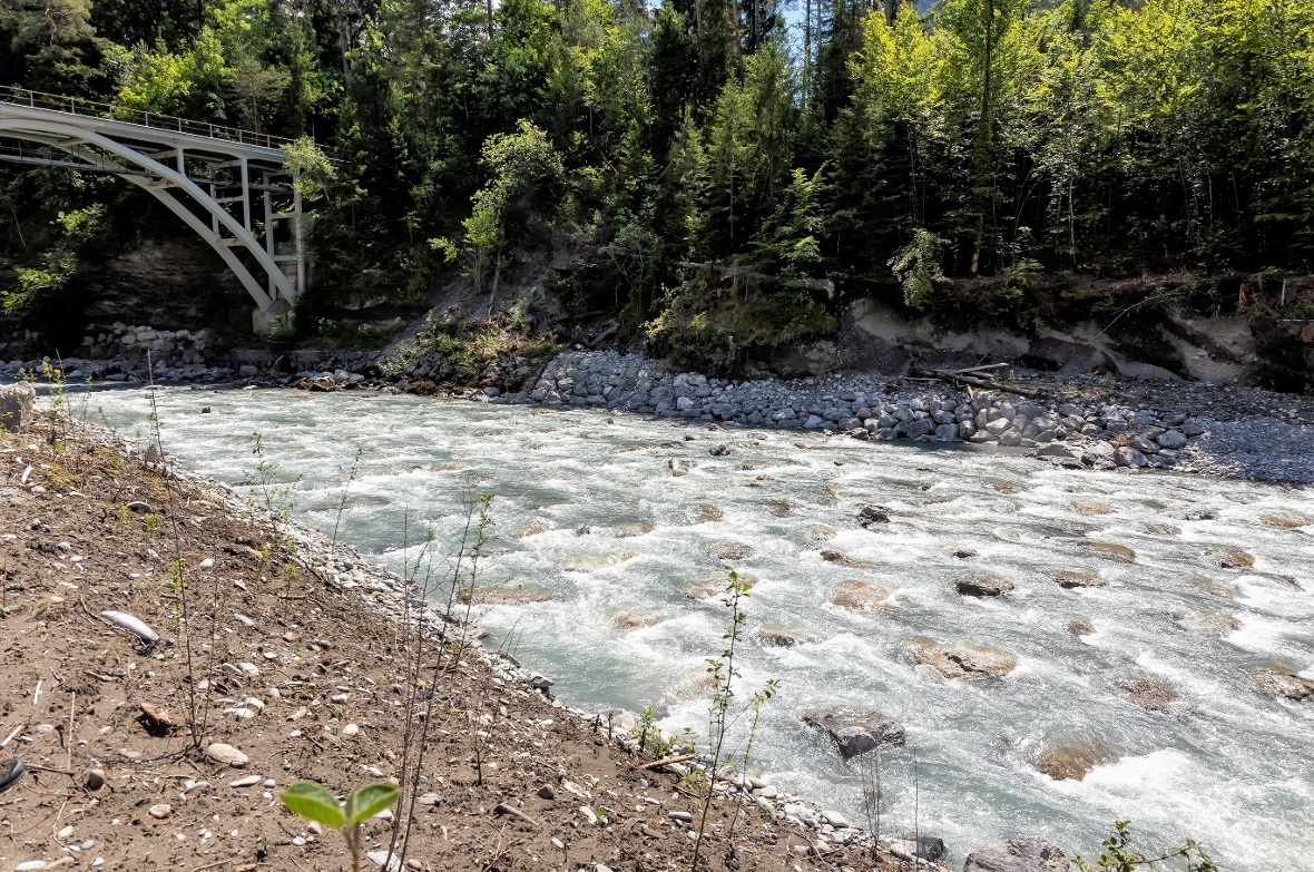 Die rund 280 Meter langen Blockrampen befinden sich bei der Kander oberhalb der ...