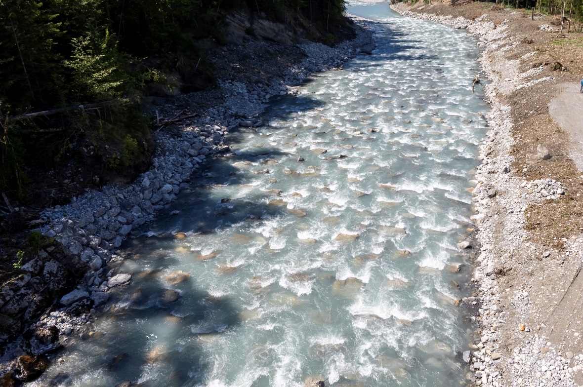 Die rund 280 Meter langen Blockrampen befinden sich bei der Kander oberhalb der ...