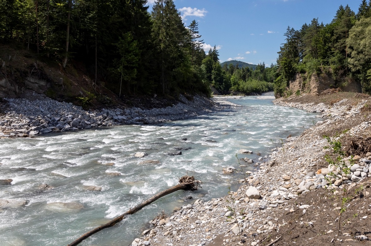 Die rund 280 Meter langen Blockrampen befinden sich bei der Kander oberhalb der ...
