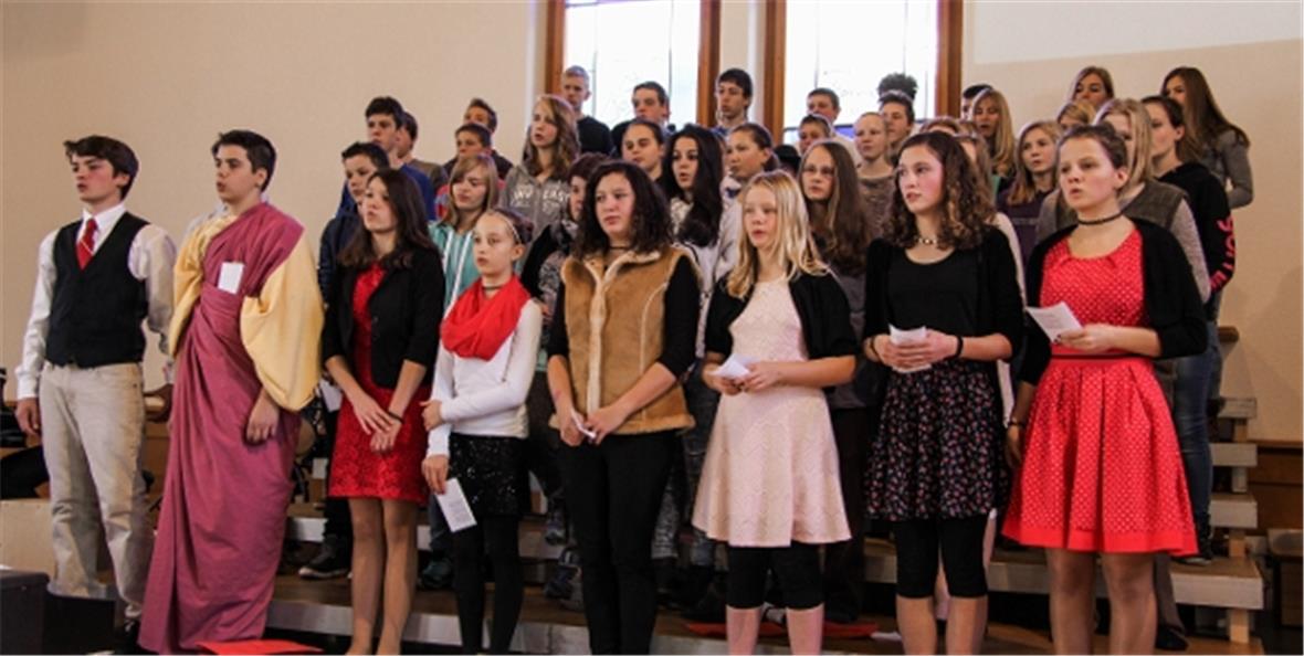 Die rund 50 Schülerinnen und Schüler der Oberstufe vermochten auch stimmlich zu überzeugen.