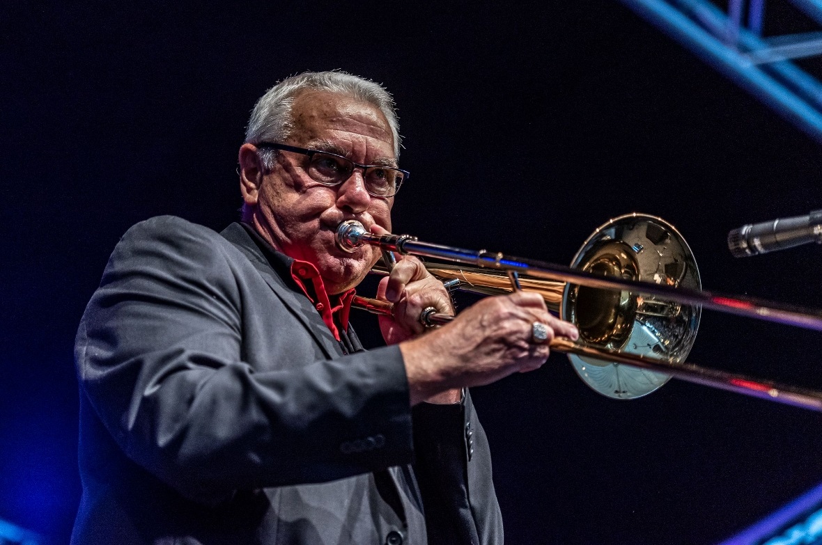 Die satten Klänge der Bläser begeistern.