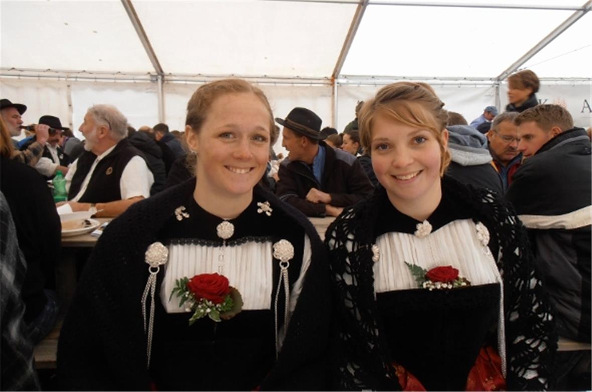 Die schmucken Ehrendamen in der Bernertracht durfte natürlich auch nicht fehlen....