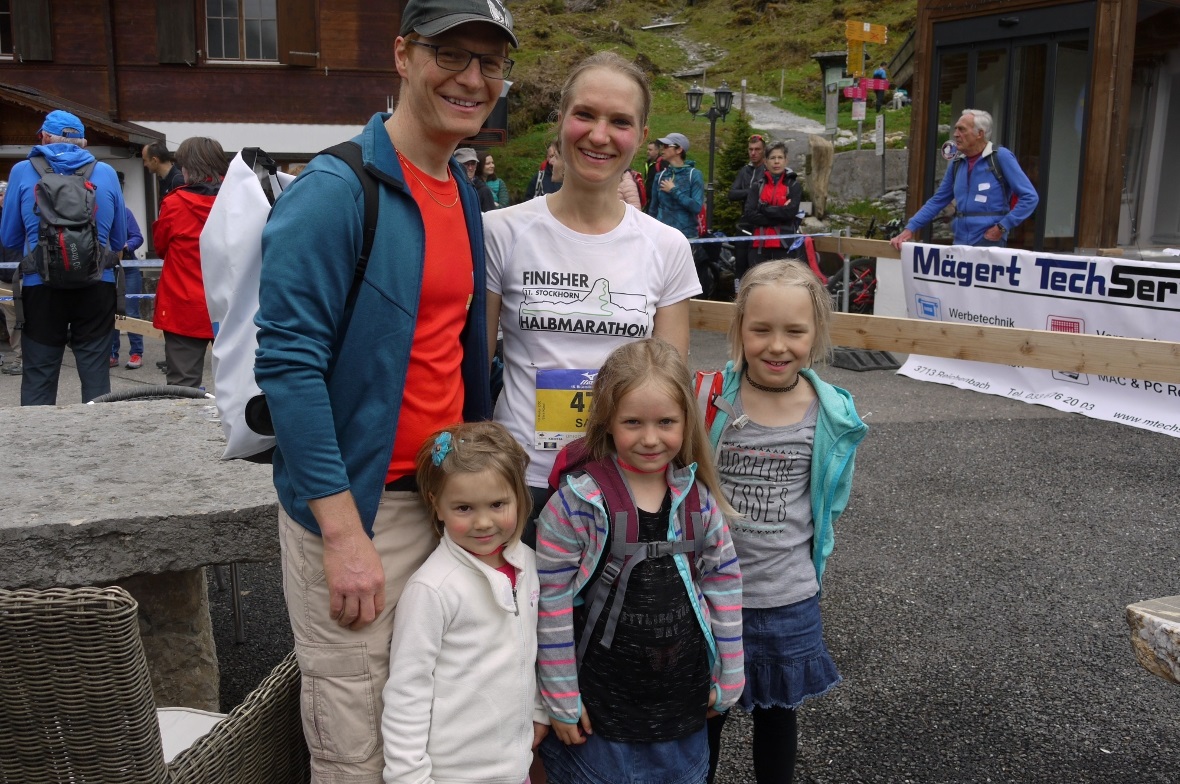 Die schnellste Simmentalerin Sara Künzi mit ihrer Familie.