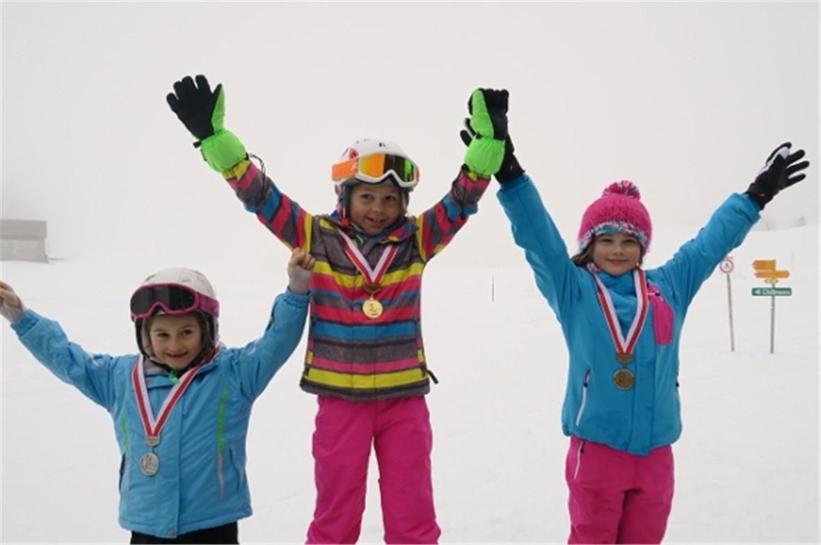 Die schnellsten Mädchen der 1. und 2. Klasse.