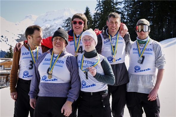 Die sechs Alpen-Flitzer der Bergquelle erfreuten sich am rassigen Skirennen und den gewonnenen Medaillen: Christoph Schmutz, Albino Saccet, Beat Howald, Marco Stalder, Daniel Zeller und Gawain Huber.