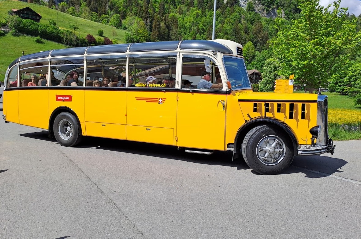 Die spontane Postauto-Rundfahrt wurde von einigen Besuchern genutzt und entsprechend genossen.