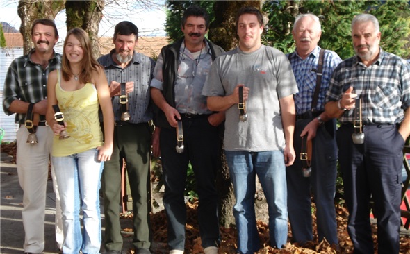 Die stolzen Züchter des Schafzuchtvereins Oberwil mit ihren Preisen.