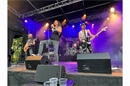 Die sympatischen Jungs von Fire Rose feierten nach ihrem Auftritt im Publikum we...
