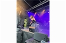 Die sympatischen Jungs von Fire Rose feierten nach ihrem Auftritt im Publikum we...