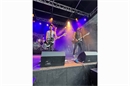 Die sympatischen Jungs von Fire Rose feierten nach ihrem Auftritt im Publikum we...