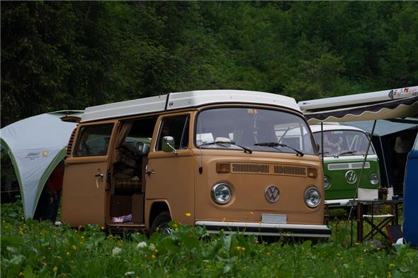 Die touristische Nutzung des Oberlandes mit Wohnmobilen nimmt zu – und es fehlen im Sommer geeignete Stellplätze. Der Oberländerrat fordert flexiblere Regelungen, um dem Wild-Campieren Einhalt zu gebieten.