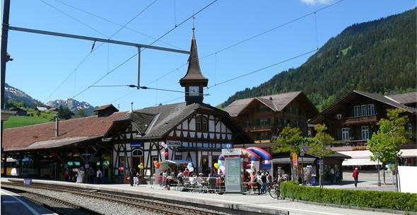 Die umsteigefereie Verbindung zwischen Montreux und Interlaken bedingt Umbauarbeiten am Bahnhof Zweisimmen für 15 Millionen Franken.