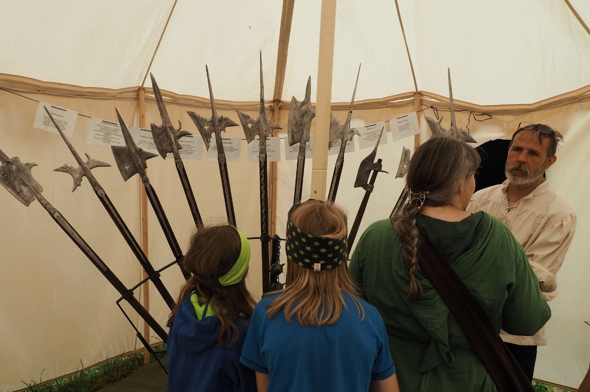 Die verschiedensten Hellebarden wurden bestaunt.