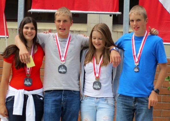 Die vier Finalisten. Tanja Wampfler 3. Rang, Marco Werren 2. Rang bei den U-16 / Iris Wyssmüller 3. Rang U-20 und Reto Werren 5. Rang U-16.