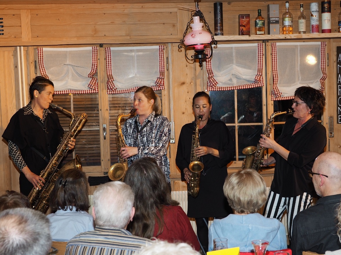 Die vier Saxophonistinnen Lisette Wyss, Fabienne Hoerni, Anette Kitagawa und Sus...