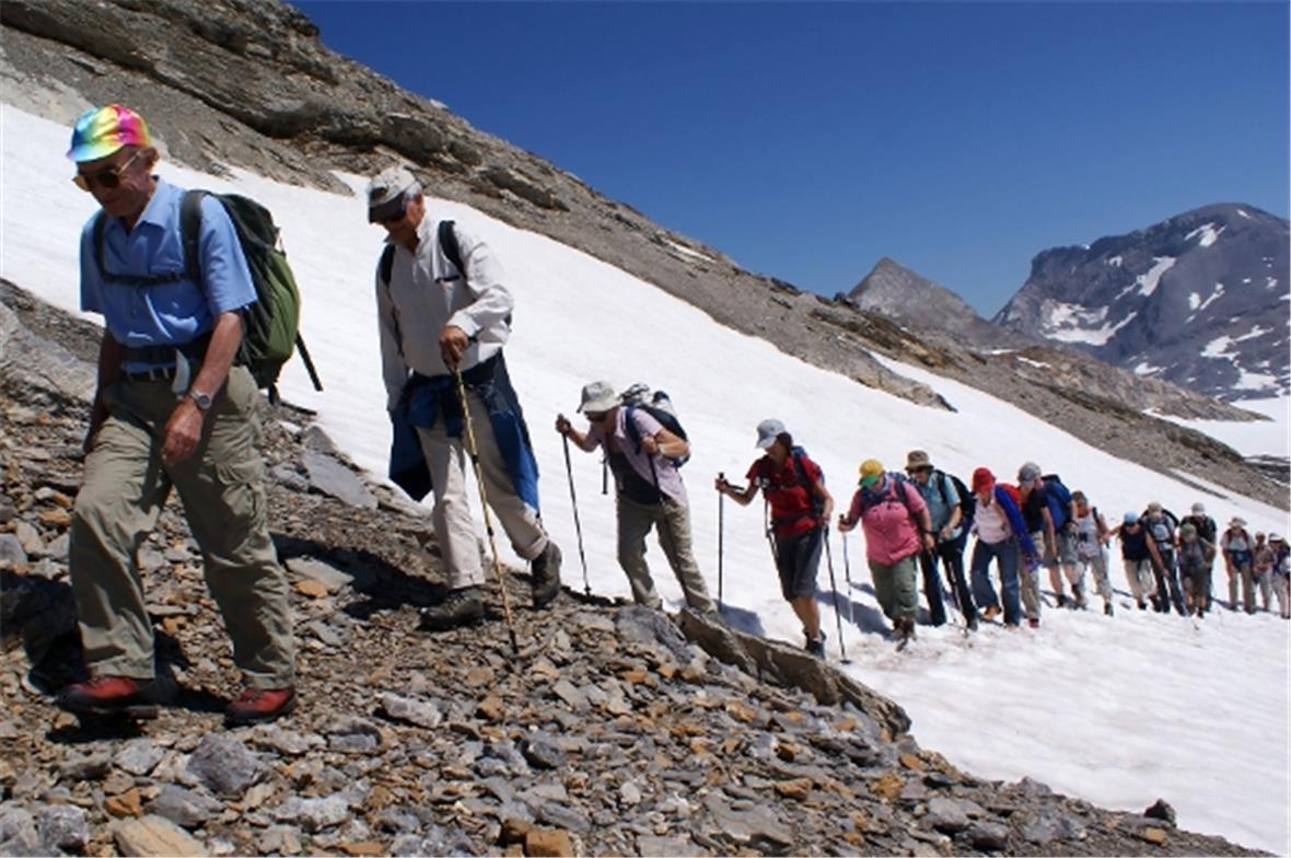 Die von Ernst Zbären angeführte Gruppe im kurzen Aufstieg von der Pointe Vatsere...