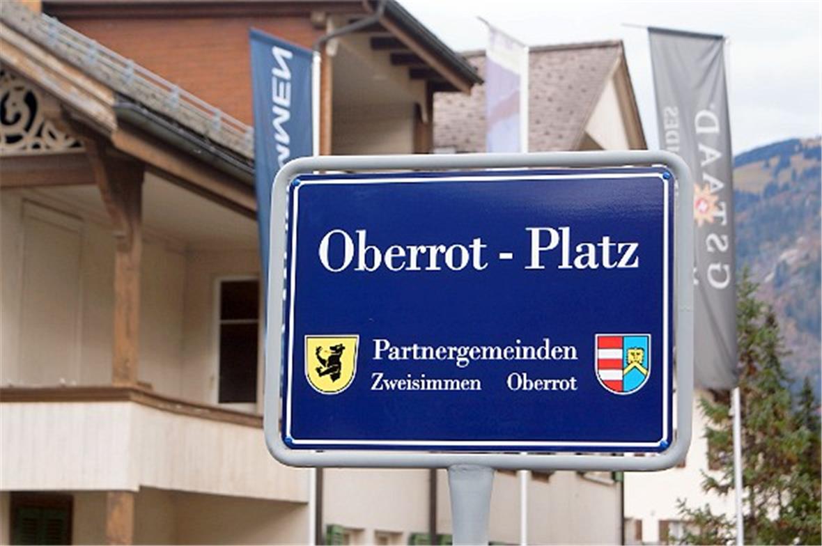 Diese Platz erinnert nun mitten im Dorf an die Partnerschaft zwischen Oberrot un...