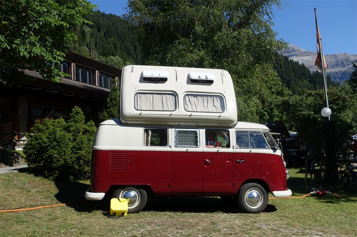 «Dieser T1-Dormobile hatte als erster ein Dach, das geöffnet werden konnte und da drin wurde eine Hängematte zum Schlafen aufgehängt – deshalb der Name ‹Dormobile›», erläuterte OK-Präsidentin Barbara Bauer begeistert.