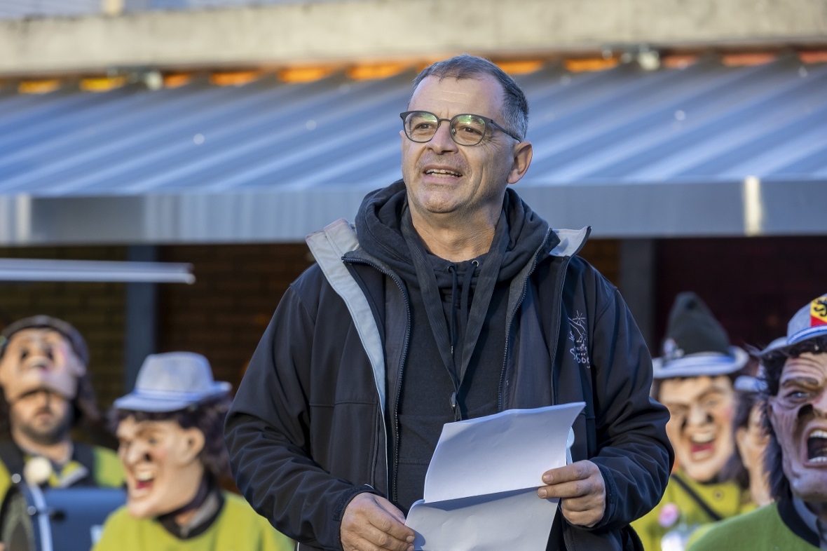 Dirigent Andreas Rubin sagte die Guggenmusiken an.