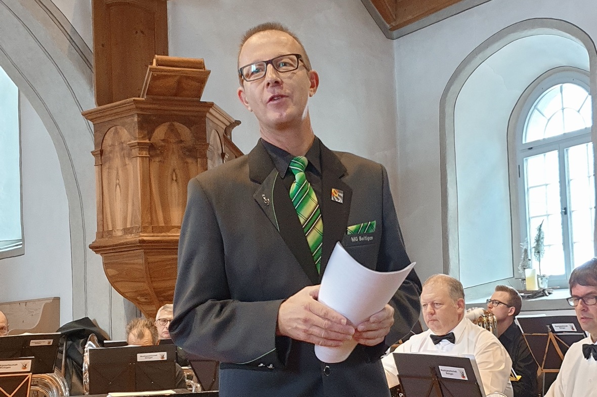 Dirigent Marcel Aegerter führte durch das Konzertprogramm der Boltiger.