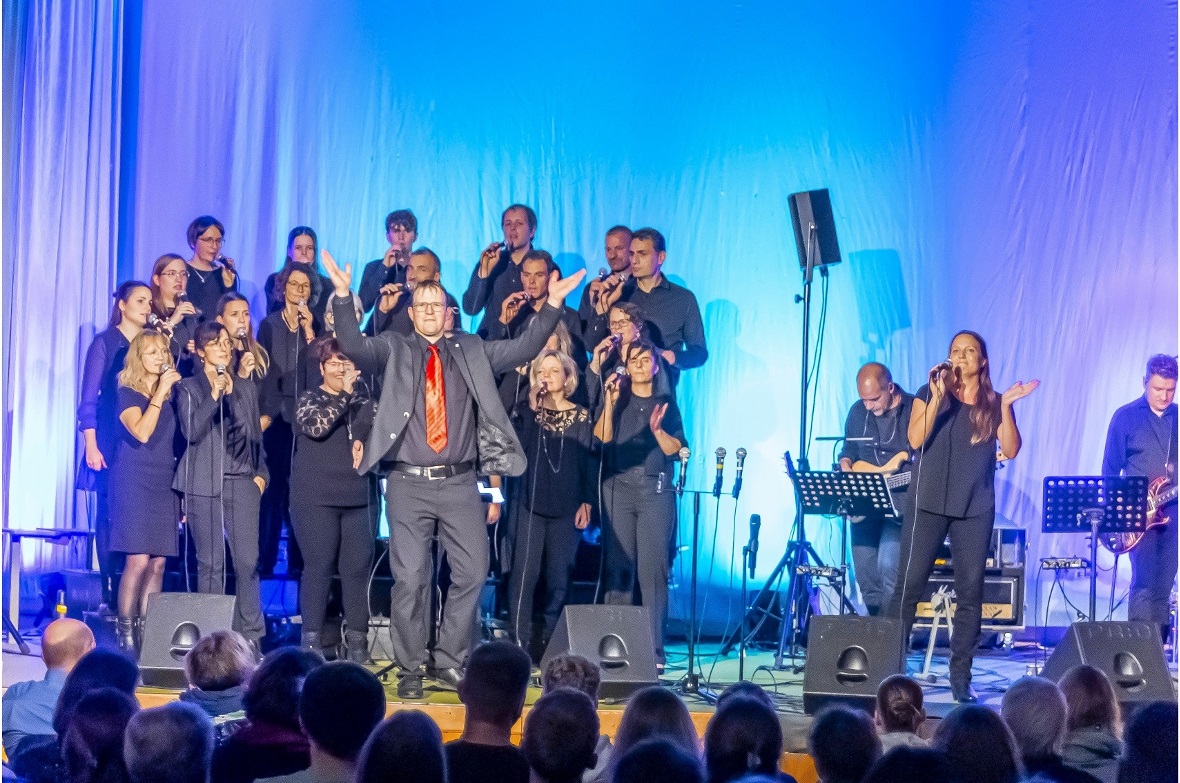 Dirigent Stefan Blatti sprühte vor Energie.