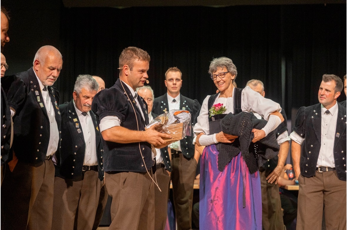 Dirigentin Barbara Wyss wurde für ihren unermüdlichen Einsatz für die Jodler vom...