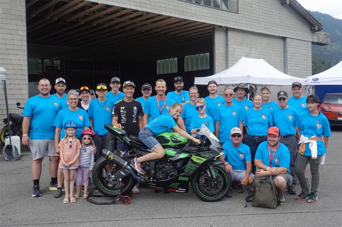 Dominique Aegerter brachte seinen Renntöff mit und freute sich mit dem Motoclub St. Stephan über das 75-Jahr-Jubiläum.
