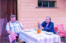 Dori (Alma Blaser) und Bänz (Helmut Künzler), stehen Fränzi und Hans sehr nahe.