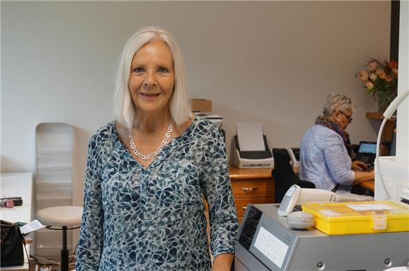 Dr. Monika Schürch in den neuen Praxisräumen in Erlenbach.