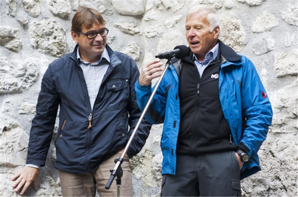 Dr. Volker Herrmann (ADB) und Vereinspräsident Hansruedi Aegerter erläuterten di...